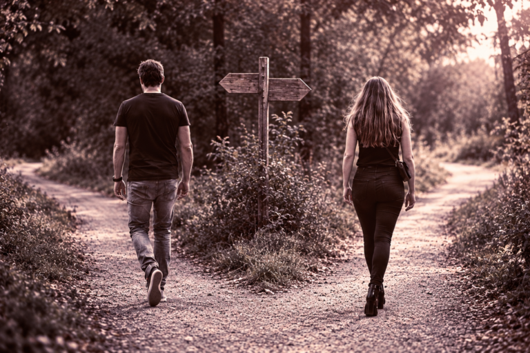 Sabine, Sabine steht hinter der Gardine…